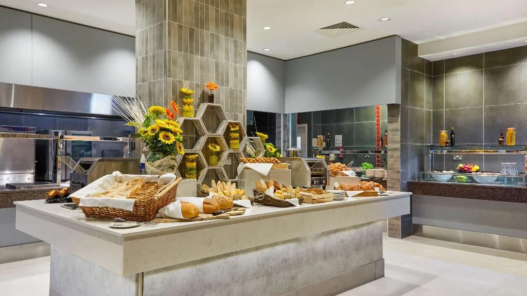 Restaurant, Crowne Plaza Dublin Blanchardstown, Dublin