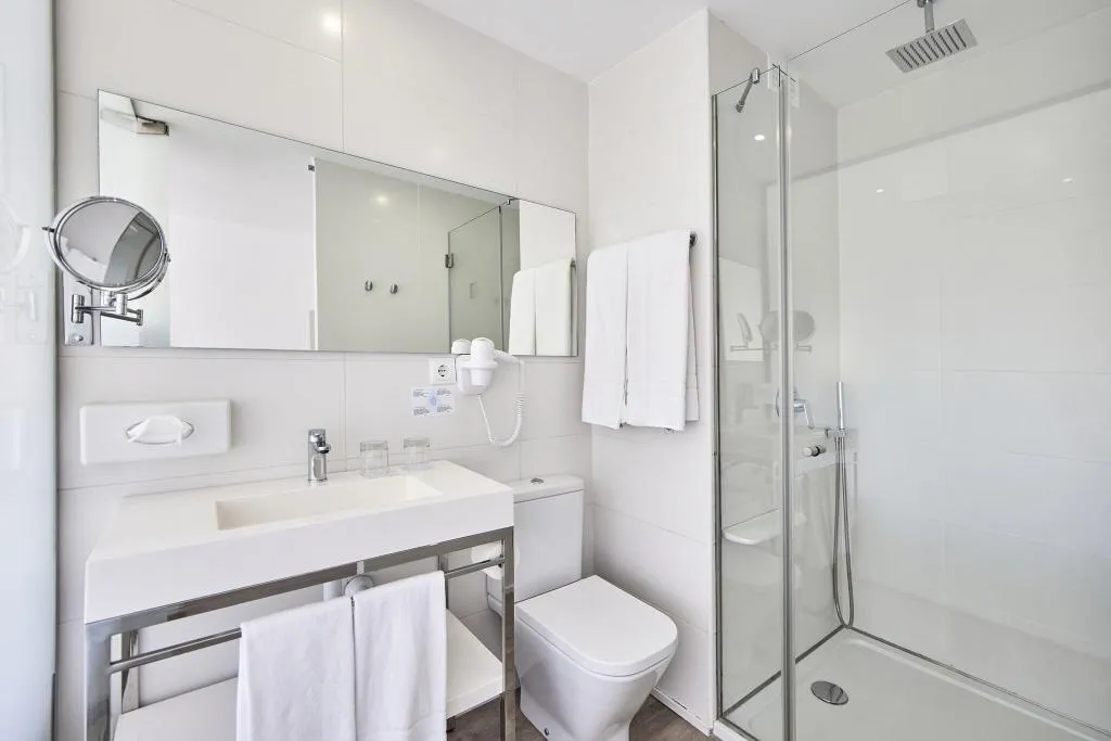 TWIN POOL VIEW Room, Astoria Playa, Majorca