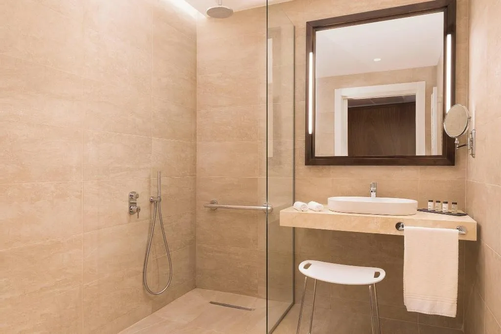 Room, Sheraton Lake Como, Milan