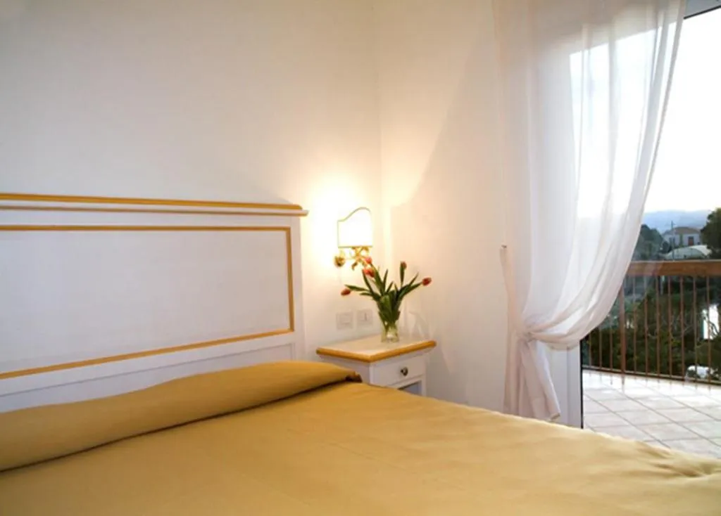APARTMENT CAPACITY 3 Room, Residence dei Margi, Catania