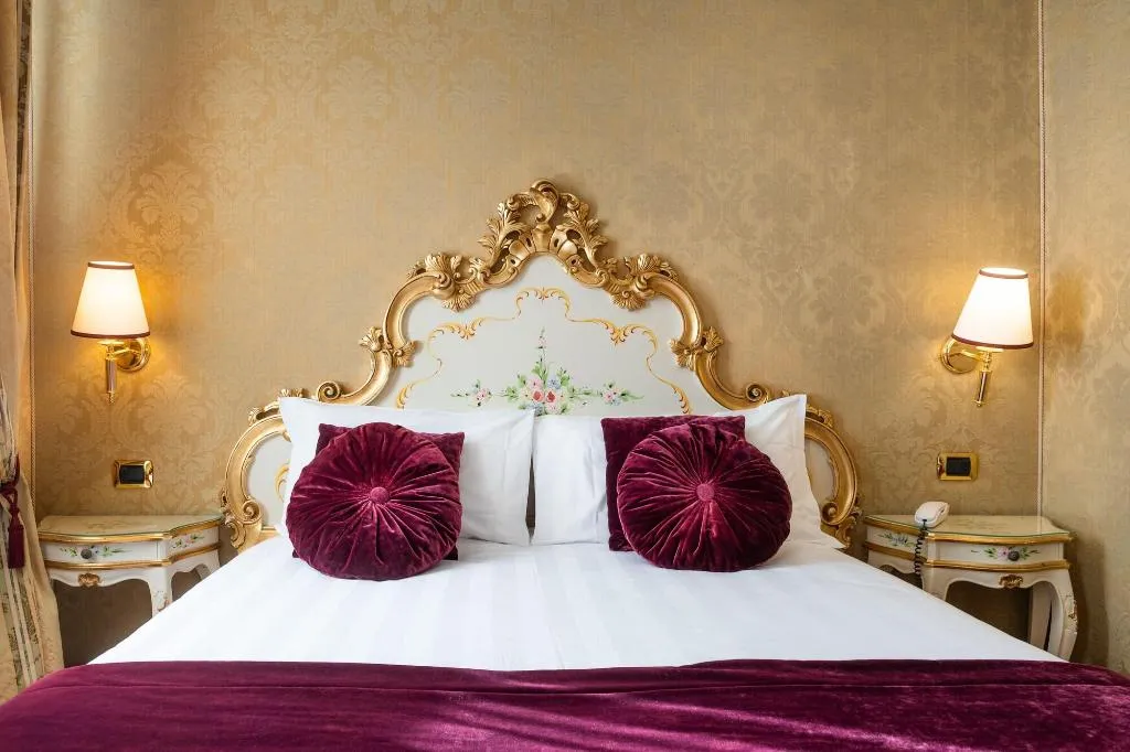 Room, A Tribute To Music, Venice