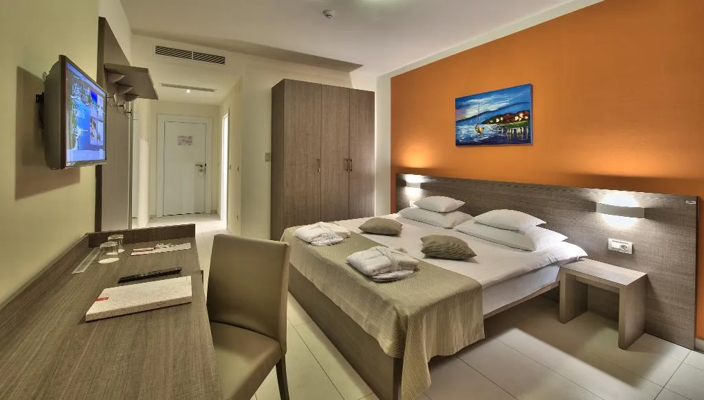 APARTMENT SEA VIEW TWO BEDROOMS Room, Crvena Luka Resort, Zadar