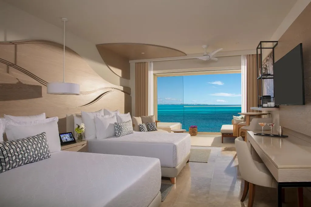 JUNIOR SUITE CLUB DELUXE Room, Breathless Cancun Soul Resort & Spa, Cancun Area