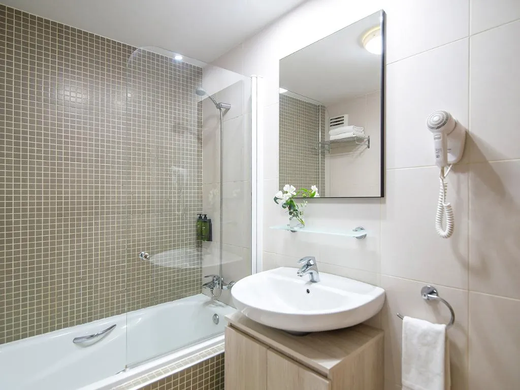 APARTMENT CAPACITY 5 TWO BEDROOMS Room, Pierre & Vacances Sevilla, Seville