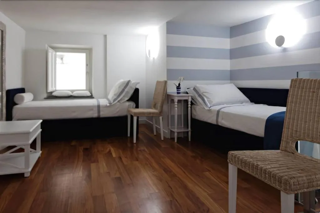 Room, Cubo Apartments, Naples