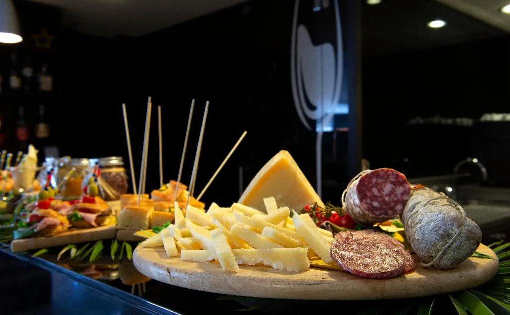 Bar, D120, Milan