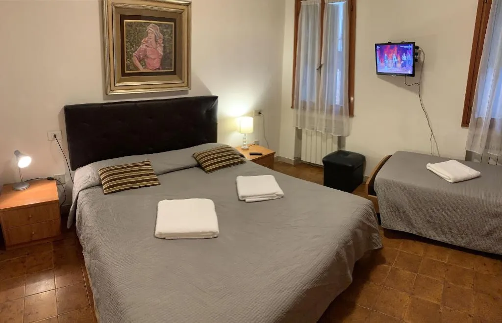 Room, Grey's House, Venice