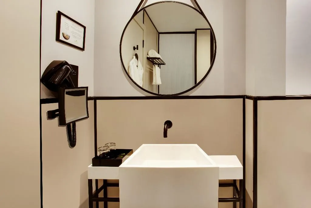 JUNIOR SUITE STANDARD Room, Lemon Tree Hotel Jumeirah, Dubai, Dubai