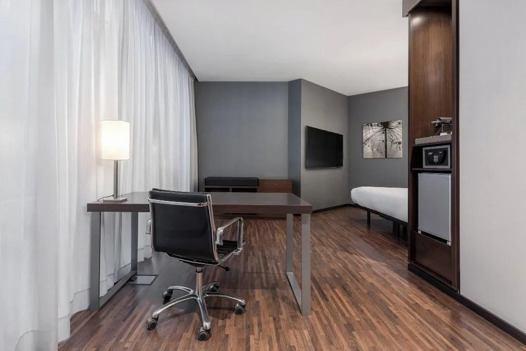 DOUBLE QUEEN SIZE BED Room, AC Madrid la Finca, Madrid