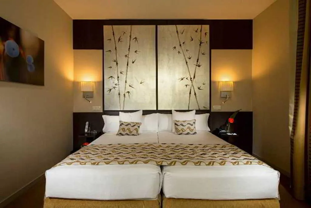 Room, Radisson RED Madrid, Madrid