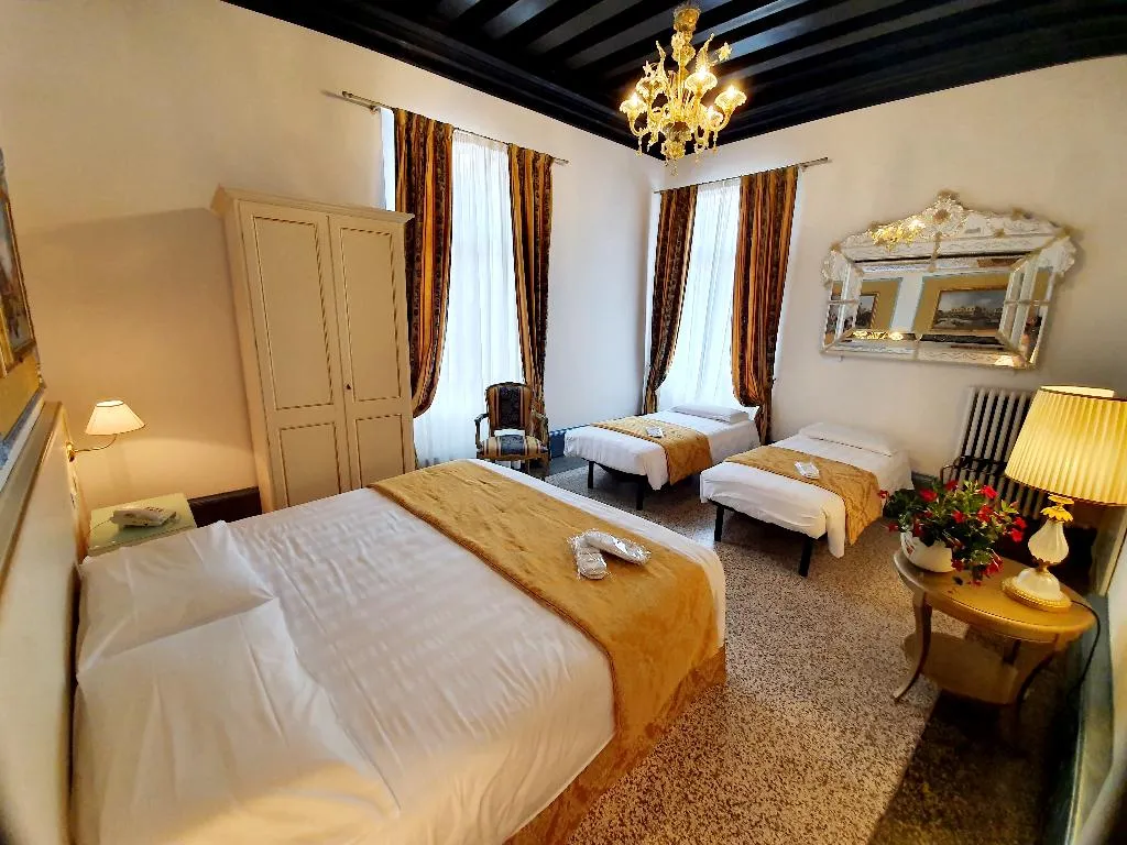 QUADRUPLE CANAL VIEW Room, Corte dei Greci, Venice