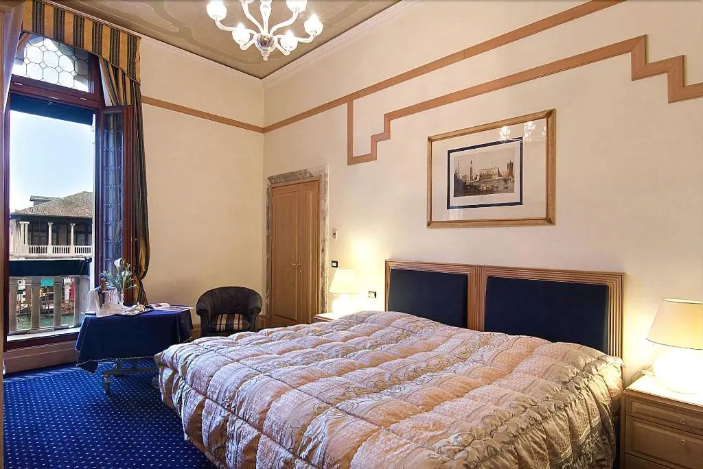 Room, Foscari Palace, Venice