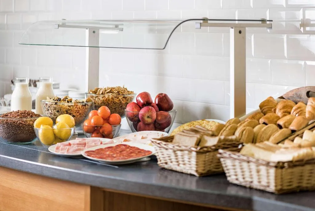 Restaurant, Ramada by Wyndham Madrid Tres Cantos, Madrid