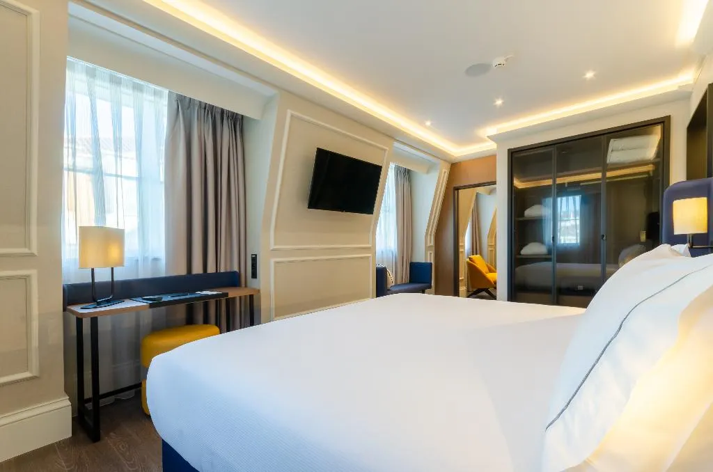JUNIOR SUITE STANDARD Room, Eurostars Lisboa Baixa, Lisbon