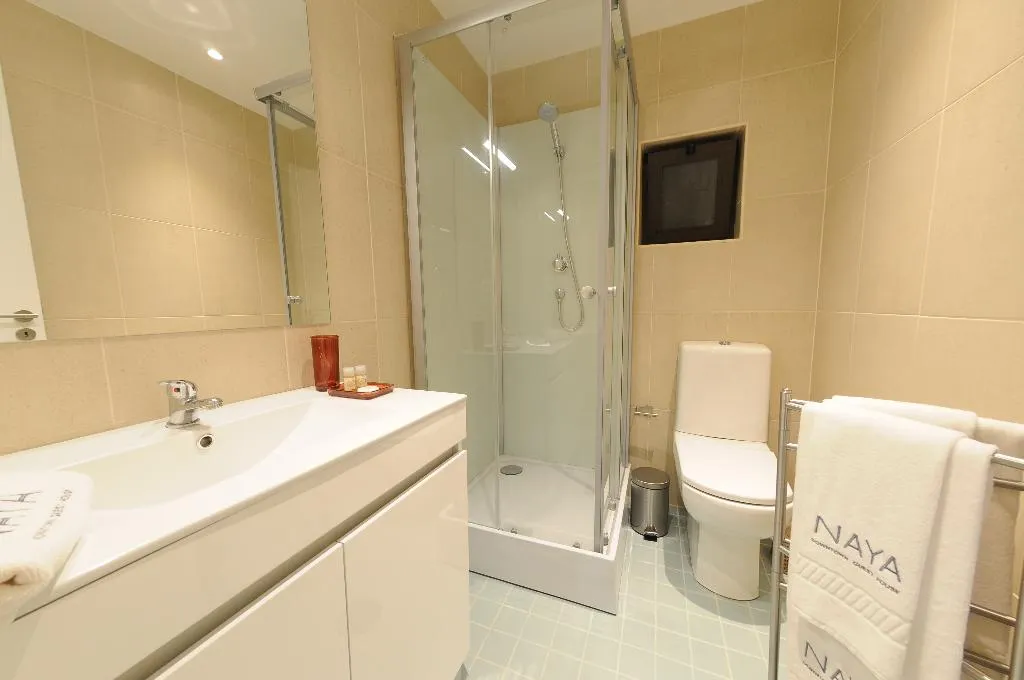 Double or Twin TWO BEDS Room, Naya - Downtown Guesthouse, Porto