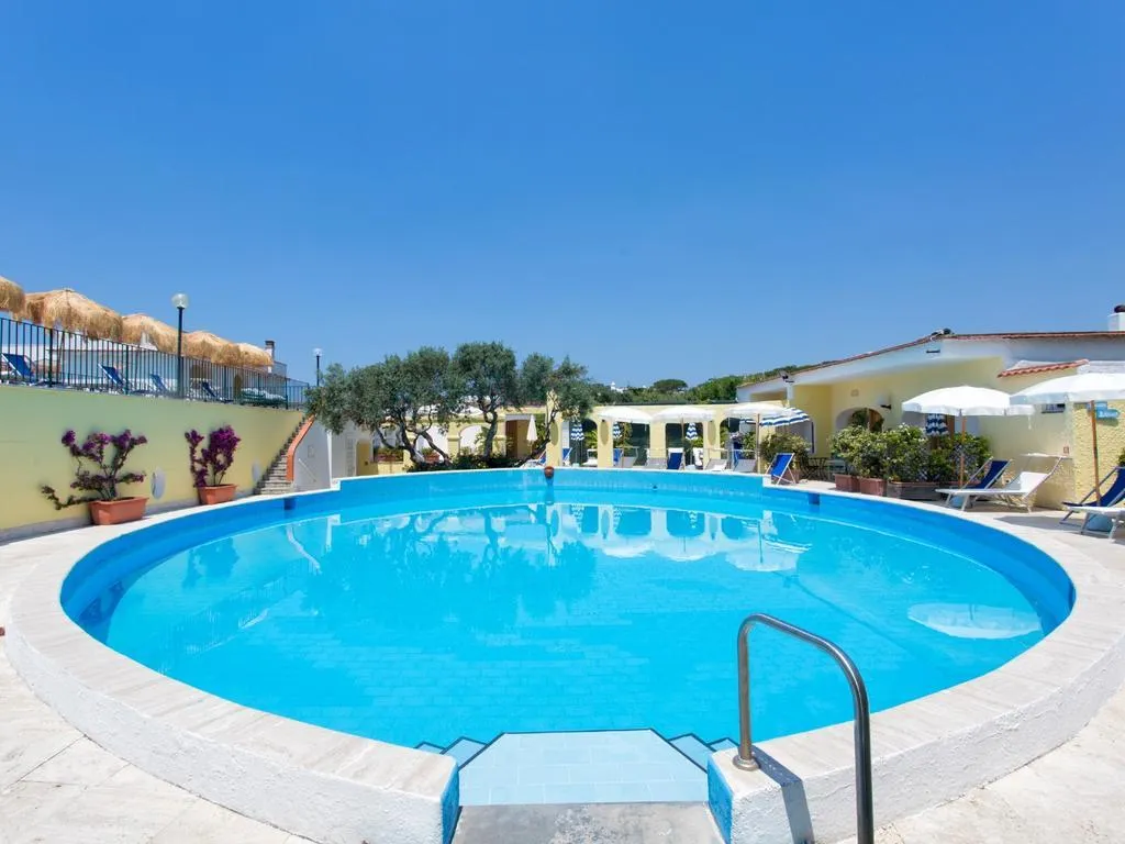 Pool, La Scogliera, Naples
