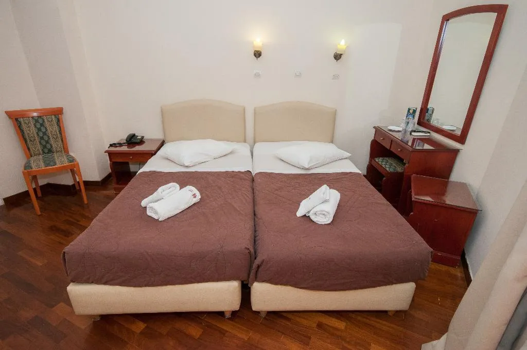 Room, Cecil hotel, Athens