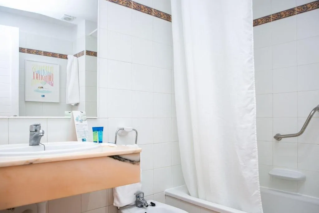 TWIN PARTIAL SEA VIEW Room, RV Hotel Sea Club Menorca, Menorca