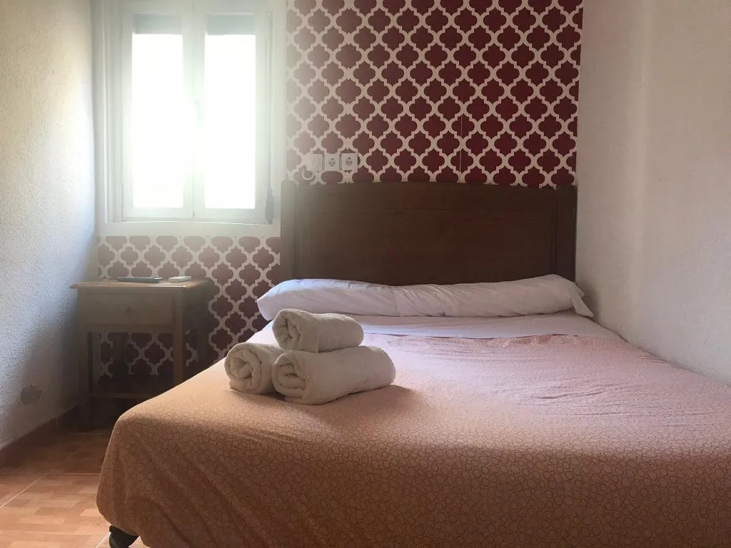 SINGLE WITH SHARED BATHROOM Room, Hostal MYD Los Perales, Madrid