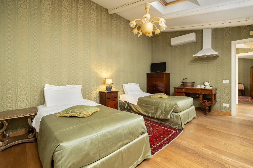 FAMILY ROOM GARDEN VIEW Room, Relais Alberti, Venice