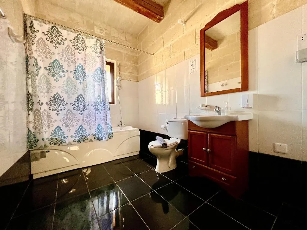 Room, Grotto's Paradise B&B, Gozo