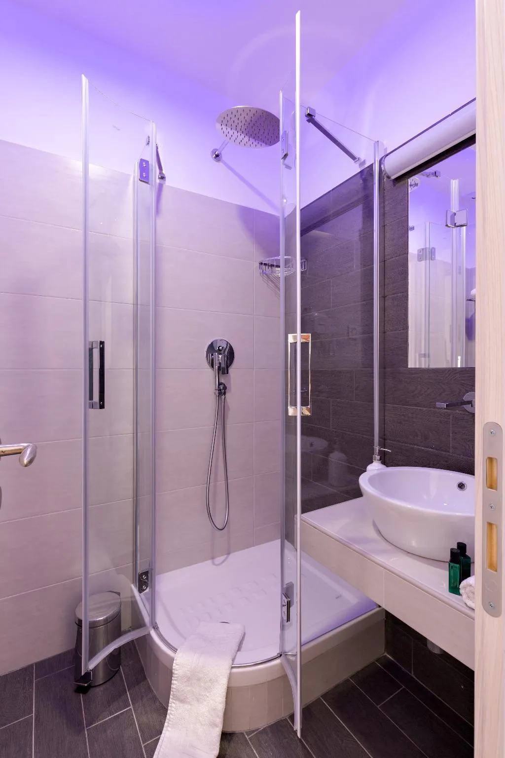 JUNIOR SUITE CAPACITY 4 Room, Dolce Luxury Rooms, Rome