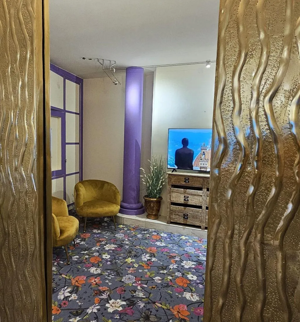 Lobby, Select Executive, Florence