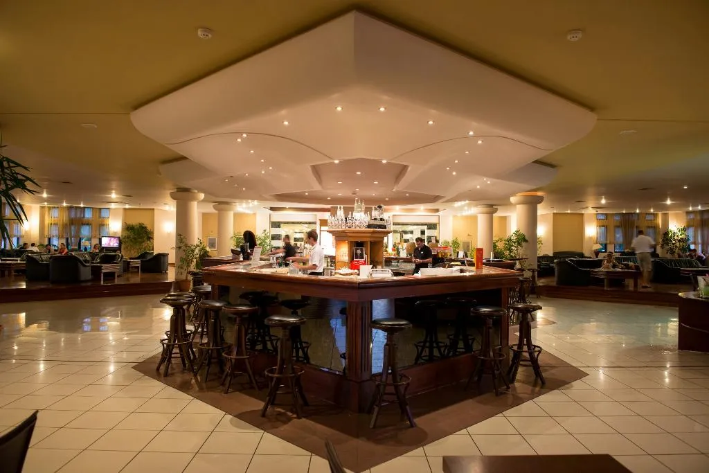 Bar, Athina Palace, Crete