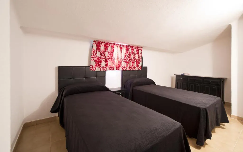 APARTMENT CAPACITY 6 TWO BEDROOMS Room, Apartamentos Salles Beach, Costa Brava