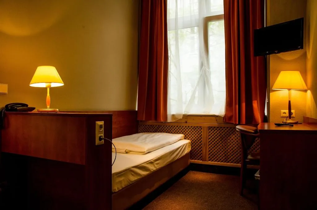 Room, Astrid, Berlin