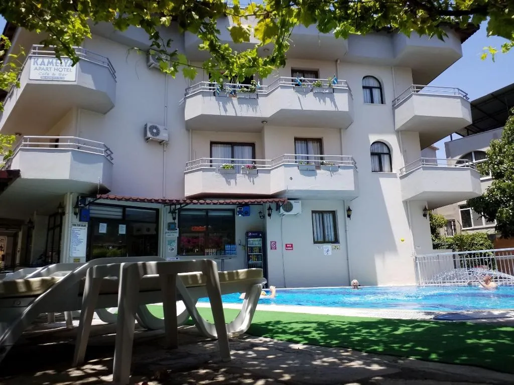 Sports and Entertainment, Kamelya, Dalaman