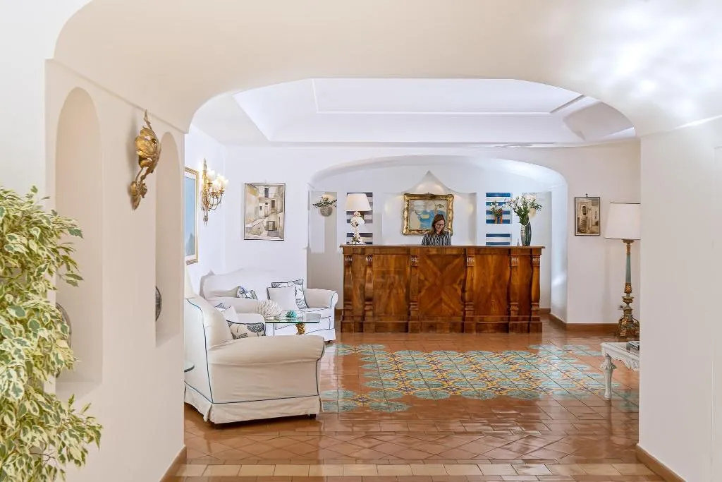 Lobby, Punta Regina, Naples