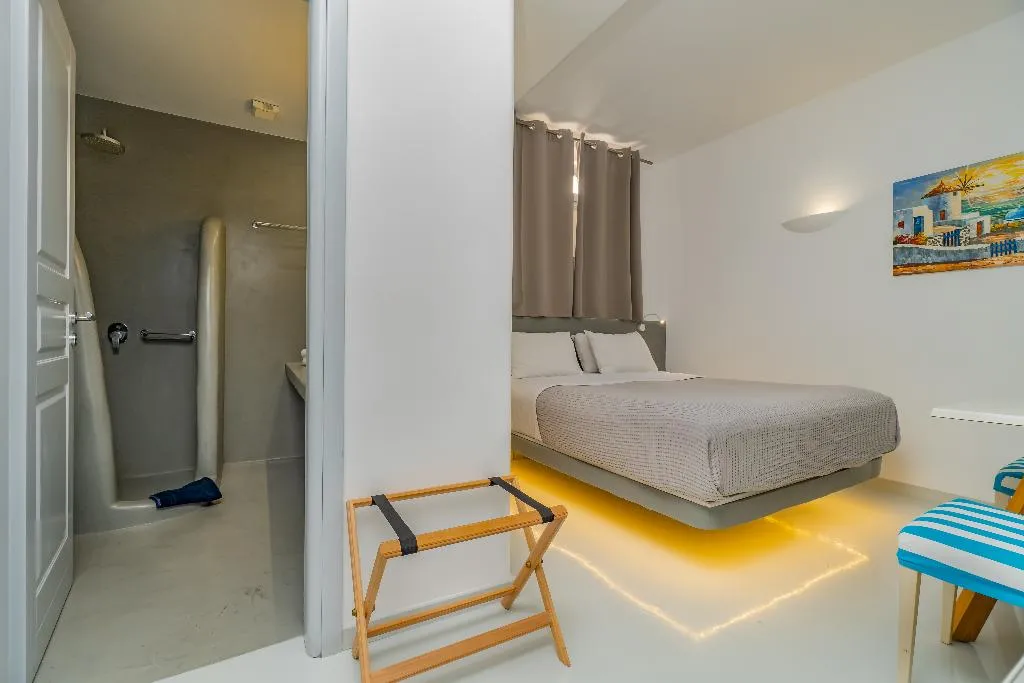 Double or Twin DELUXE Room, Central Fira Hotel, Santorini