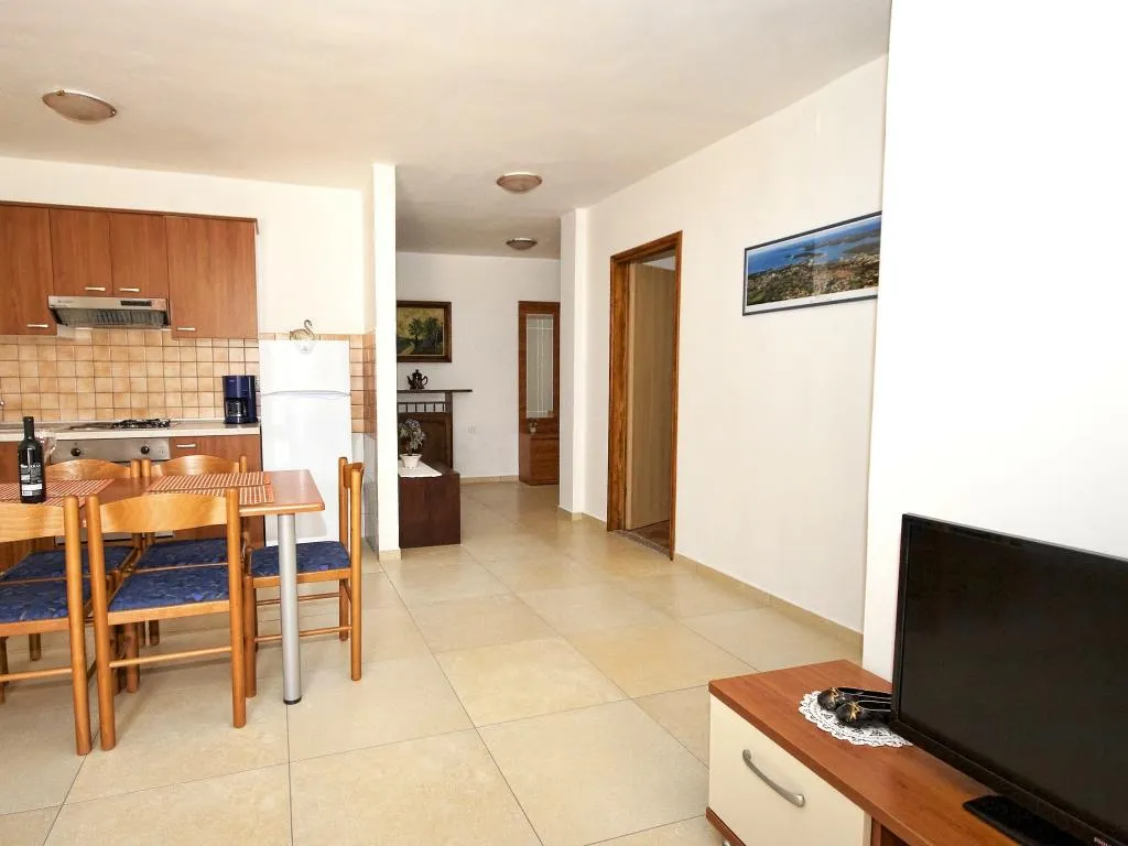 APARTMENT CAPACITY 4 Room, Apartments Snjezana, Istria