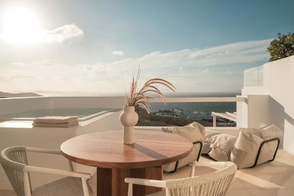 SUITE WITH JACUZZI Room, Lovia Mykonos, Mykonos
