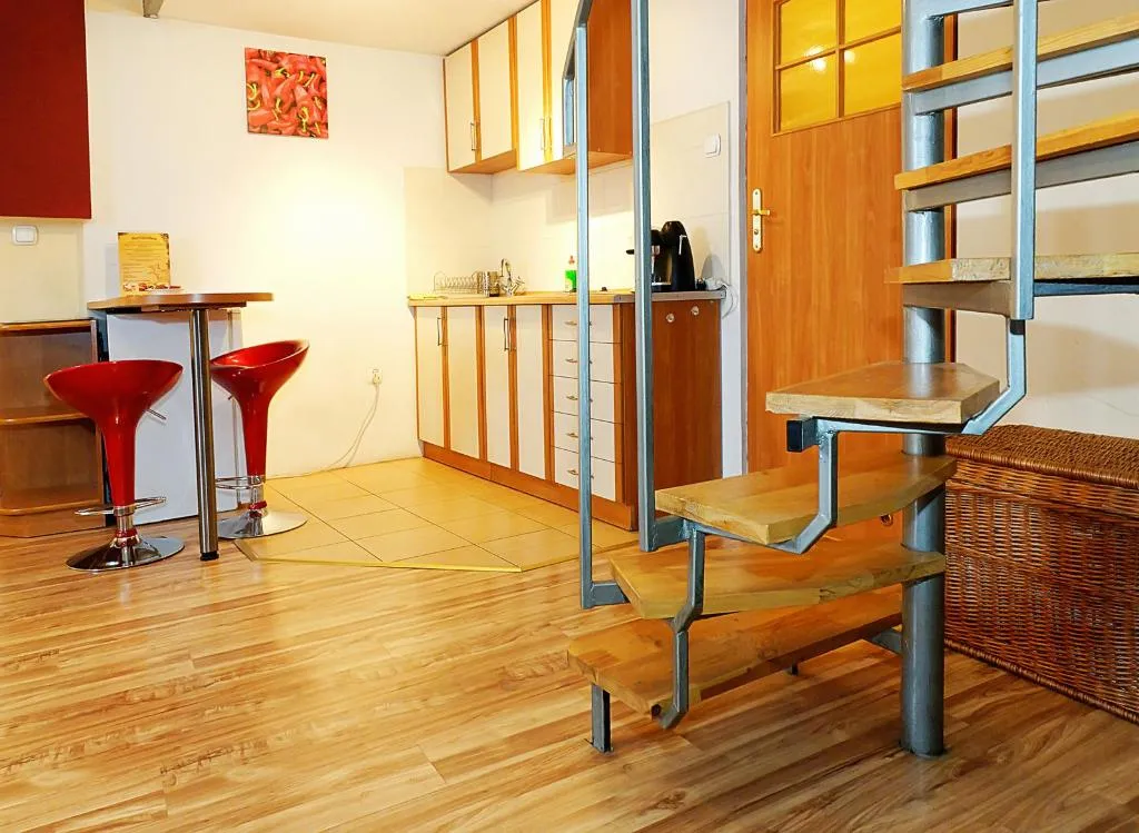STUDIO CAPACITY 3 Room, P&J Tourist Apartments, Krakow