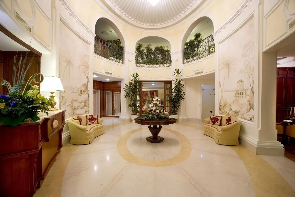 General view, Palazzo Alabardieri, Naples
