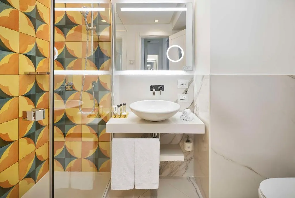 JUNIOR SUITE SEA VIEW WITH TERRACE Room, de Bonart Naples-Curio Collection by Hilton, Naples