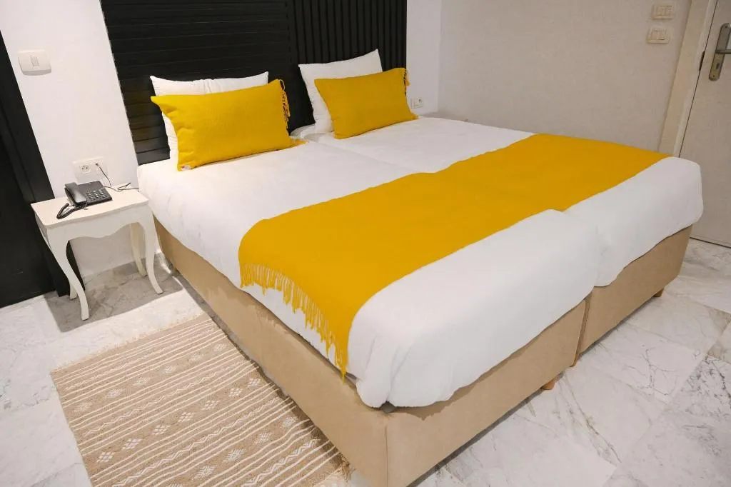 Room, Lac Leman, Tunisia