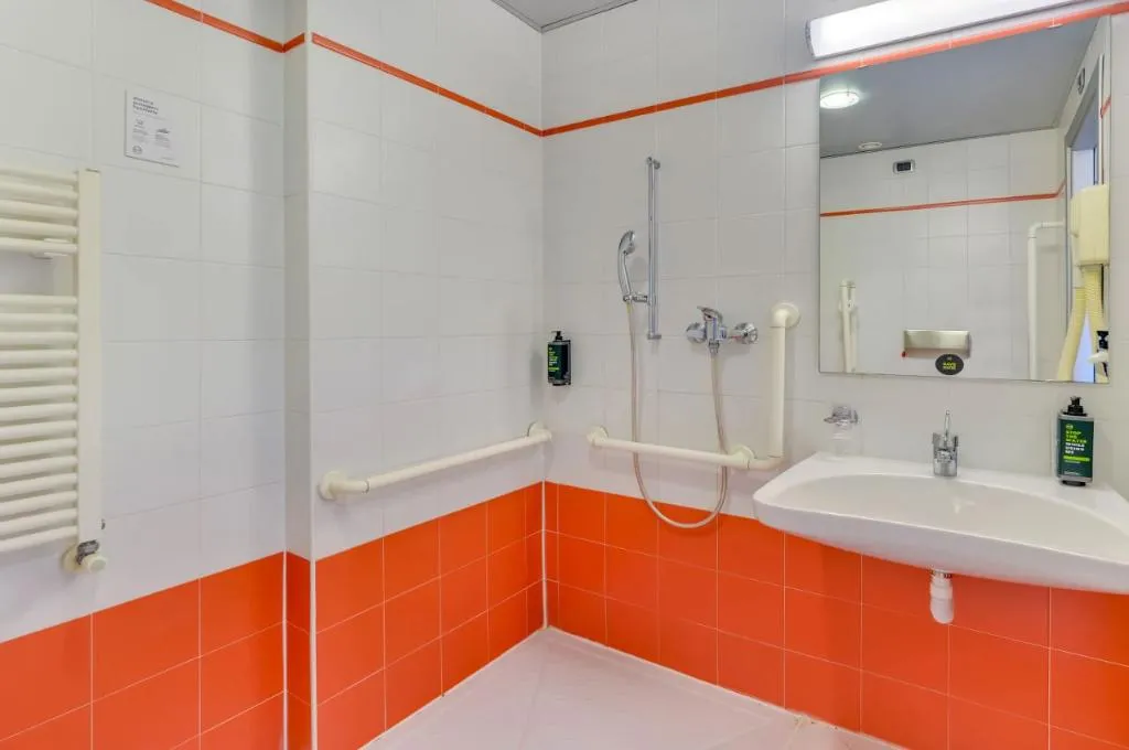 SINGLE Accessible Room, B&B Hotel Milano La Spezia, Milan