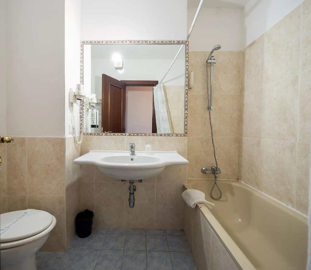 QUADRUPLE ECONOMY Room, Hotel Mediterraneo, Rome