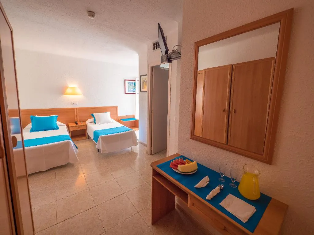 QUADRUPLE SUPERIOR Room, Checkin Pineda, Costa Brava