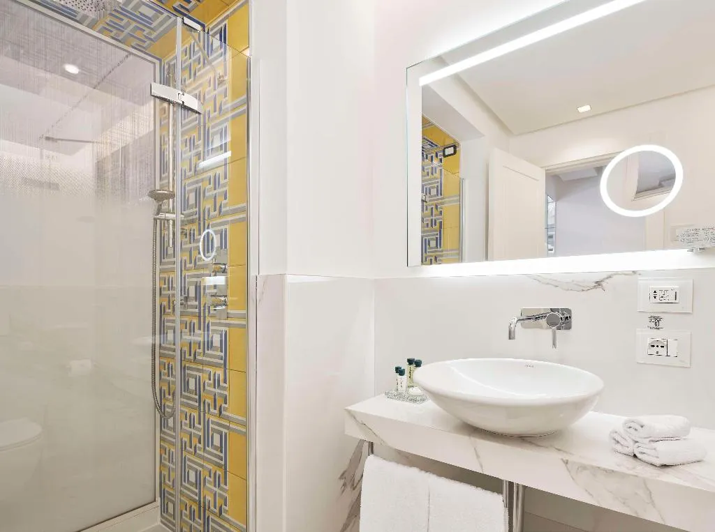 TWIN SUPERIOR Room, de Bonart Naples-Curio Collection by Hilton, Naples