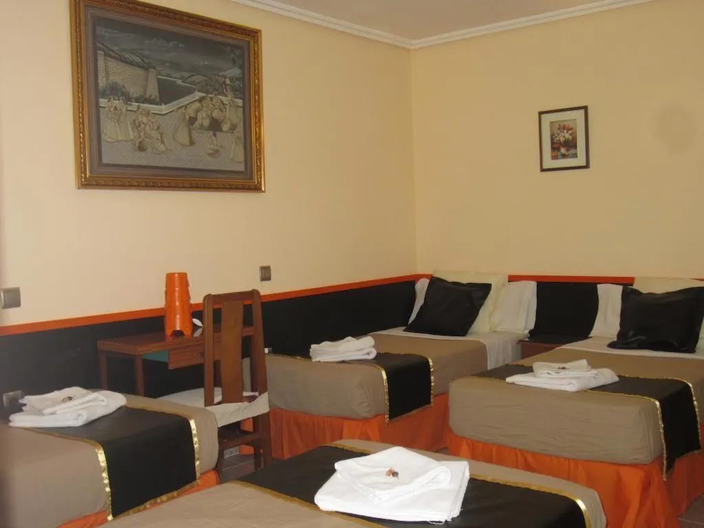 Room, CH Chelo, Madrid