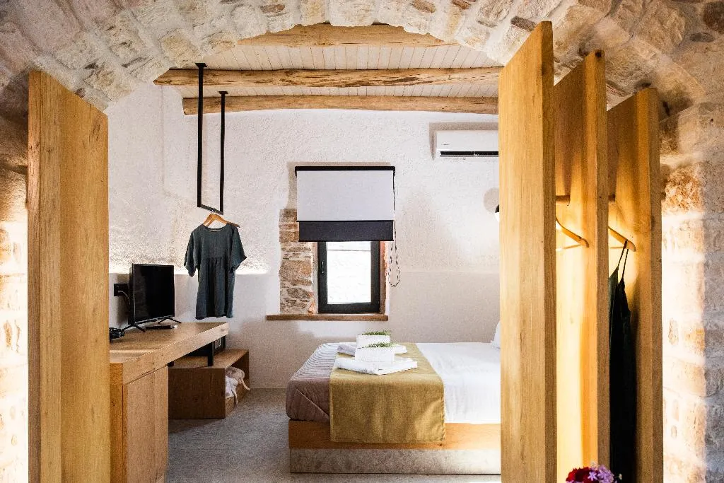 SUITE WITH JACUZZI Room, Lameriana Secret Village, Crete