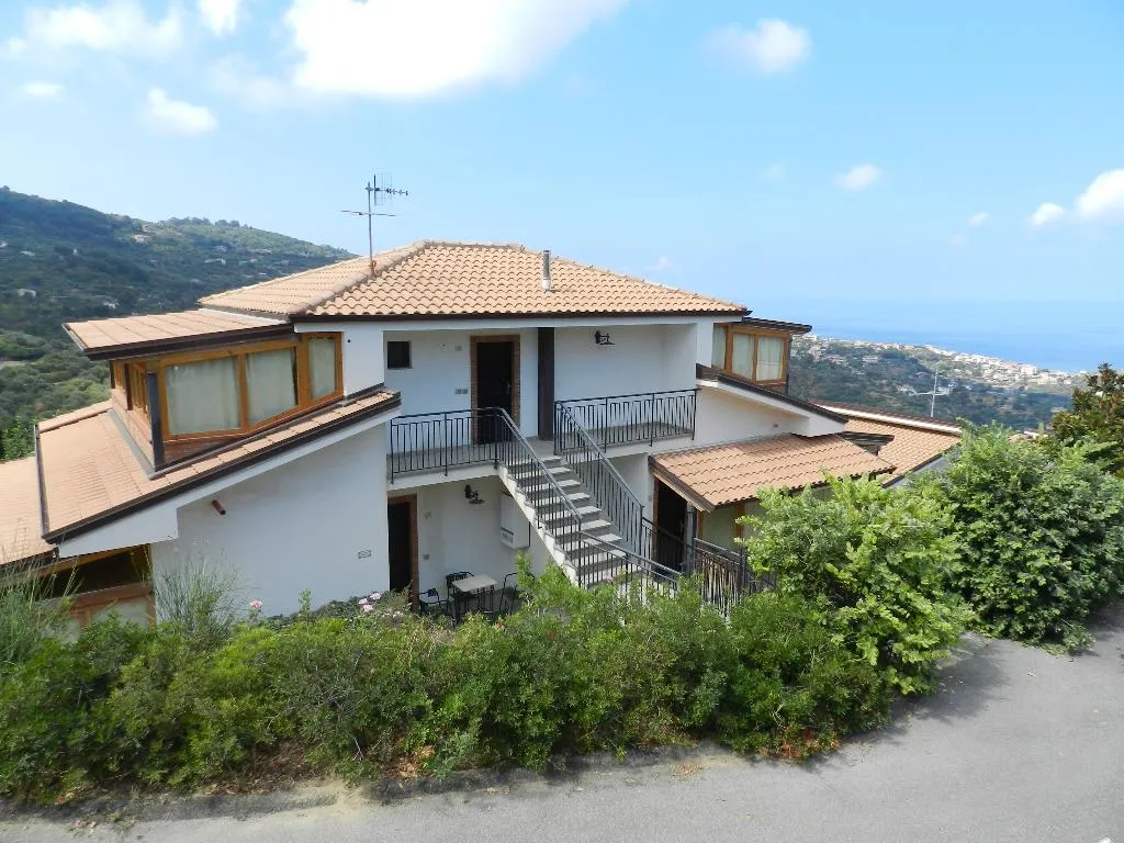 APARTMENT SEA VIEW TWO BEDROOMS Room, Residence Galati, Catania