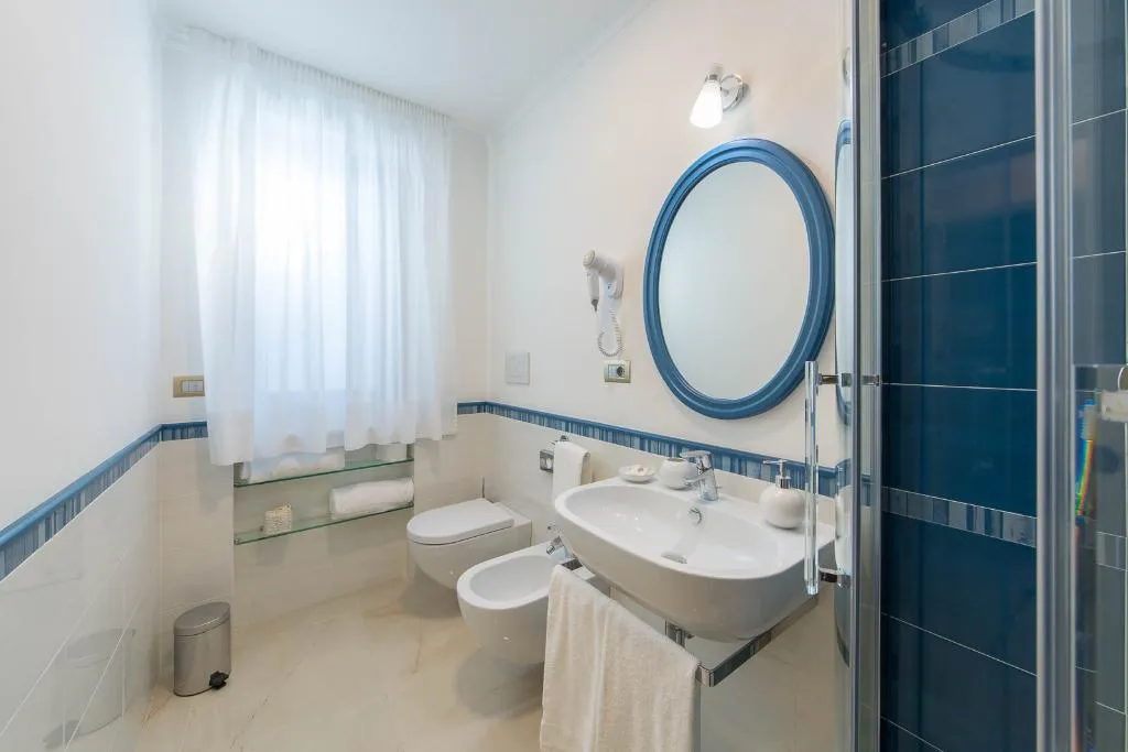 TRIPLE SUPERIOR SEA VIEW Room, B&B Palazzo Montesanto, Naples
