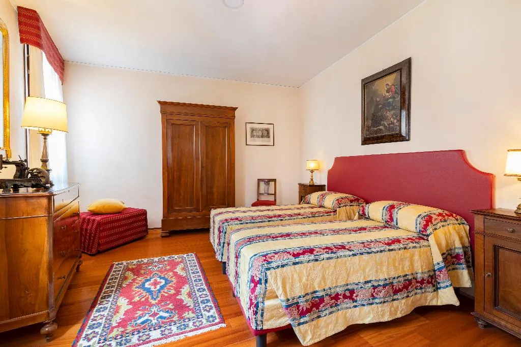 APARTMENT CANAL VIEW Room, Palazzo Schiavoni Residenza d'Epoca, Venice