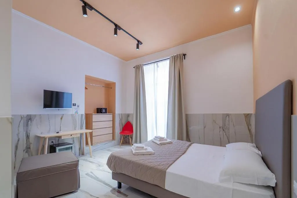 DOUBLE QUEEN SIZE BED Room, P.C. Boutique H. Napoli Centro, Naples
