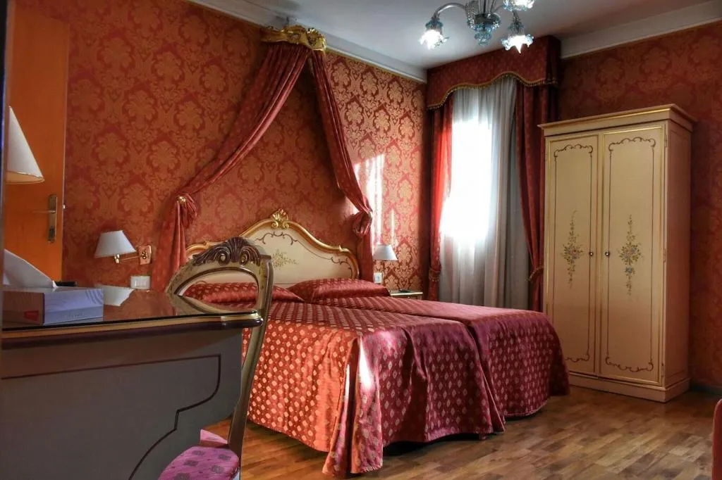 Room, Al Gazzettino, Venice